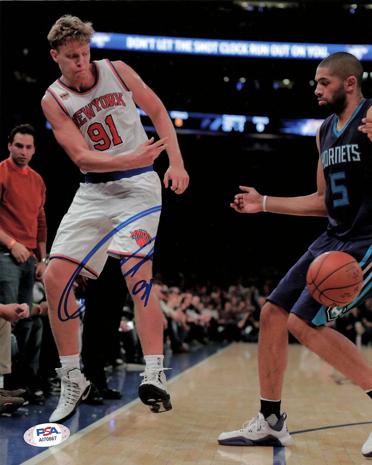Mindaugas Kuzminskas signed 8x10 photo PSA/DNA New York Knicks Autographed