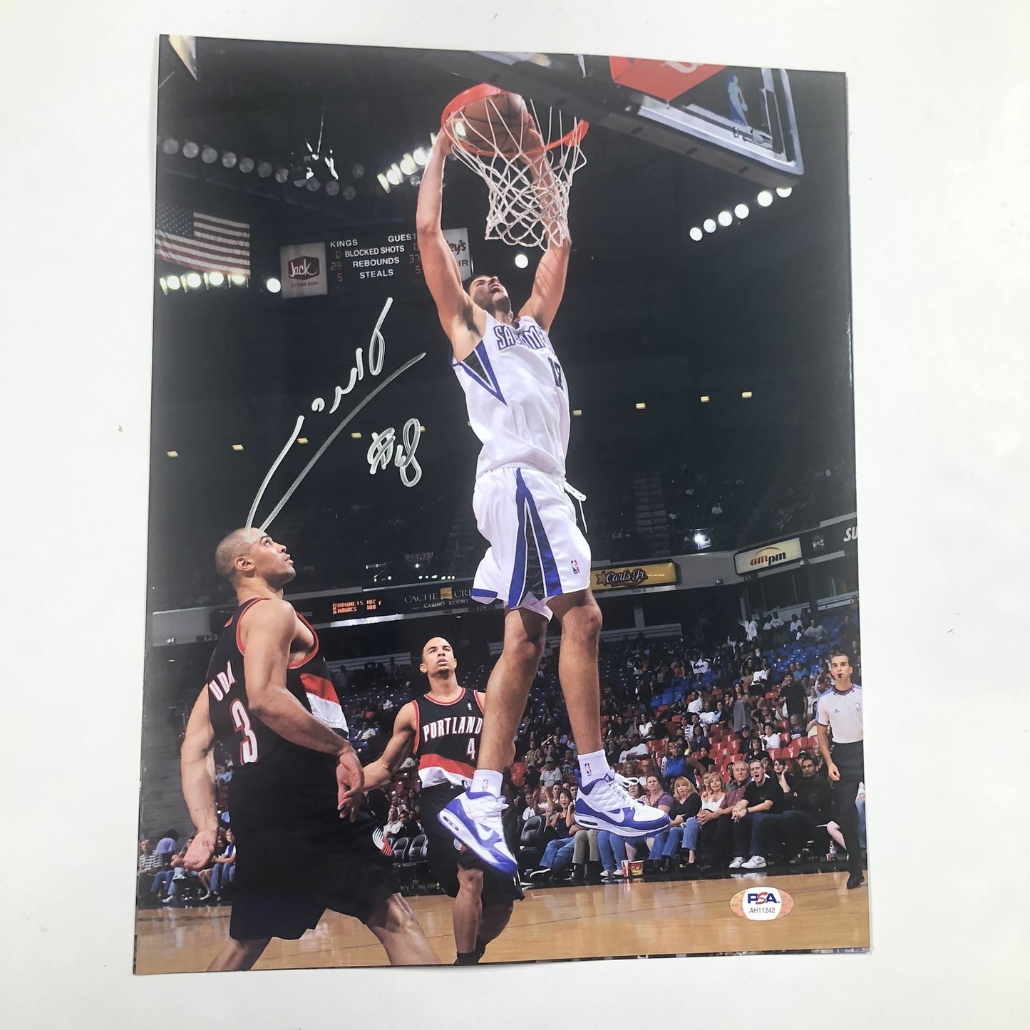 Omri Casspi signed 11x14 photo PSA/DNA Sacramento Kings Autographed
