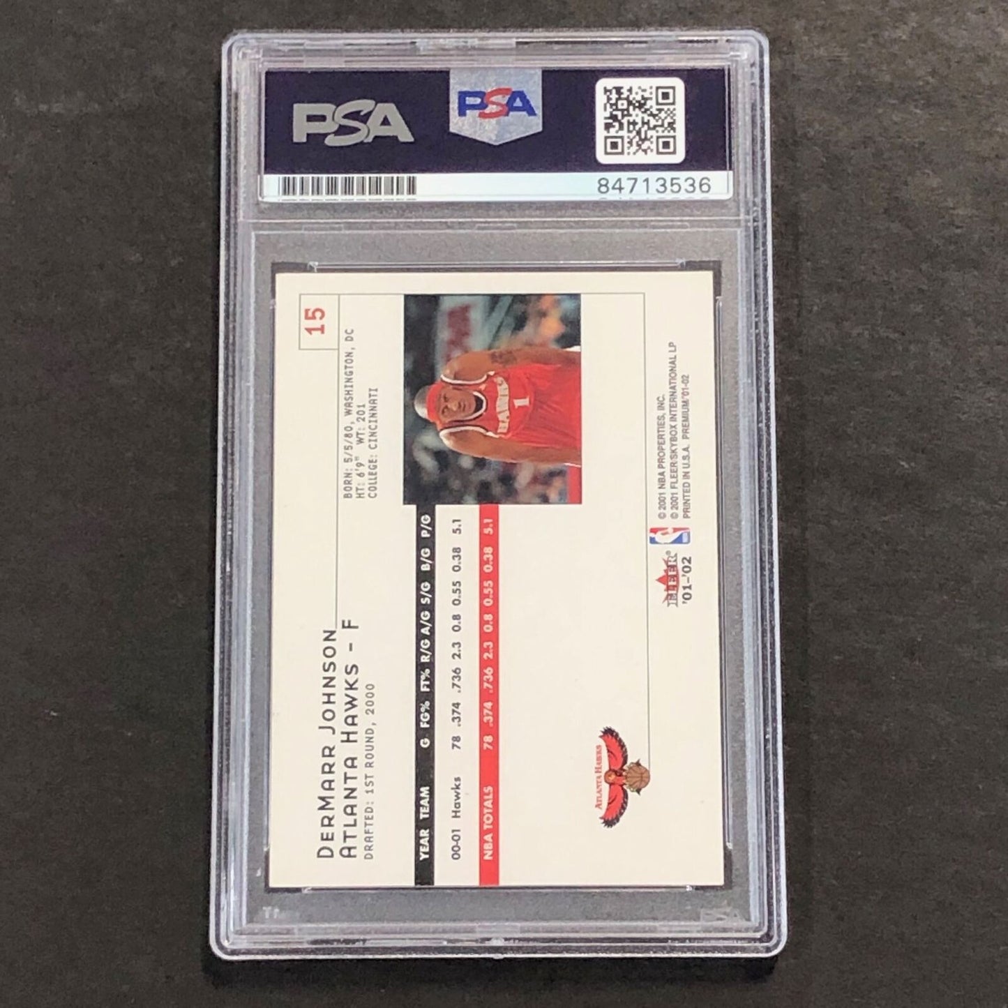 2001 Fleer Premium #15 DerMarr Johnson Signed Card AUTO PSA Slabbed Hawks