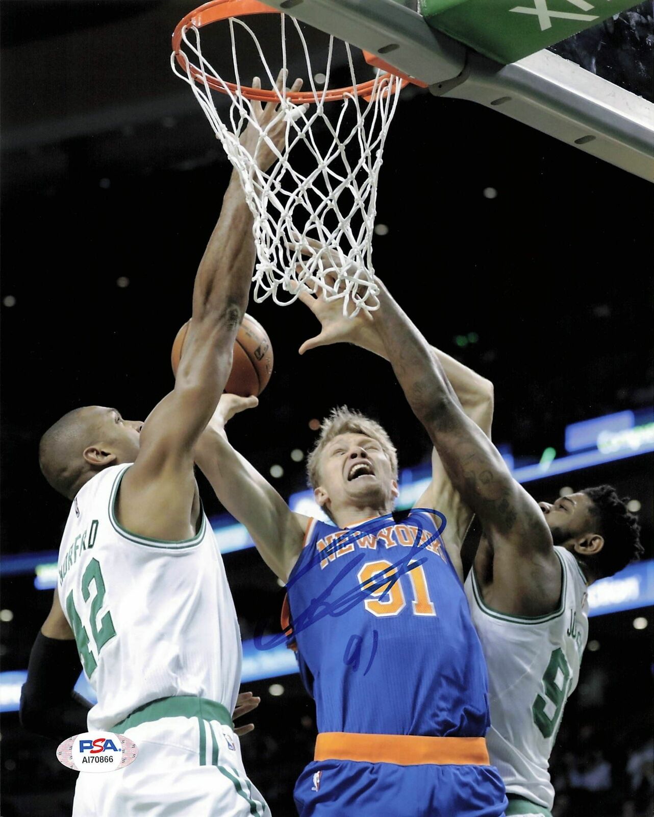 Mindaugas Kuzminskas signed 8x10 photo PSA/DNA New York Knicks Autographed