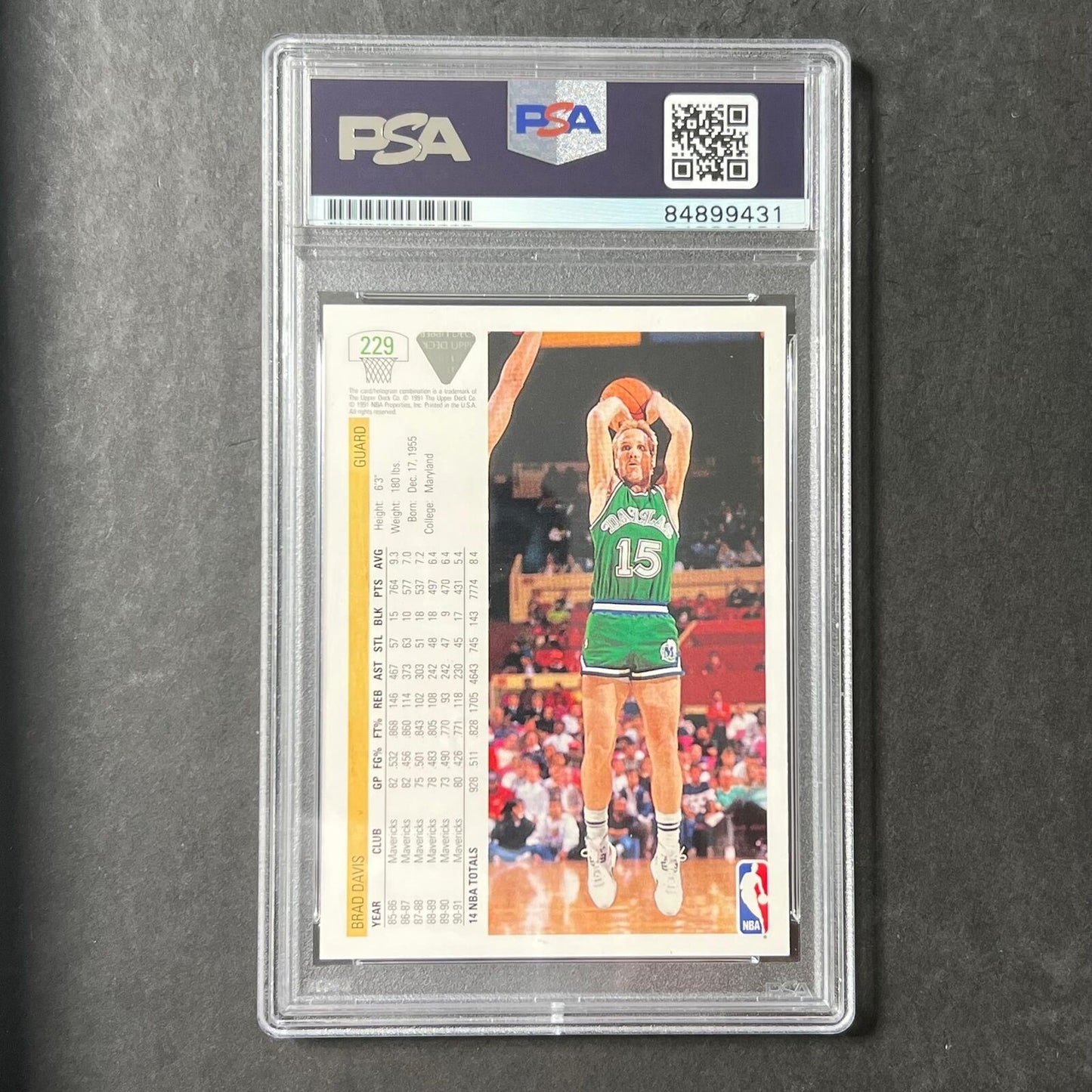 1991-92 Upperdeck #229 Brad Davis Signed Card AUTO PSA Slabbed Mavericks