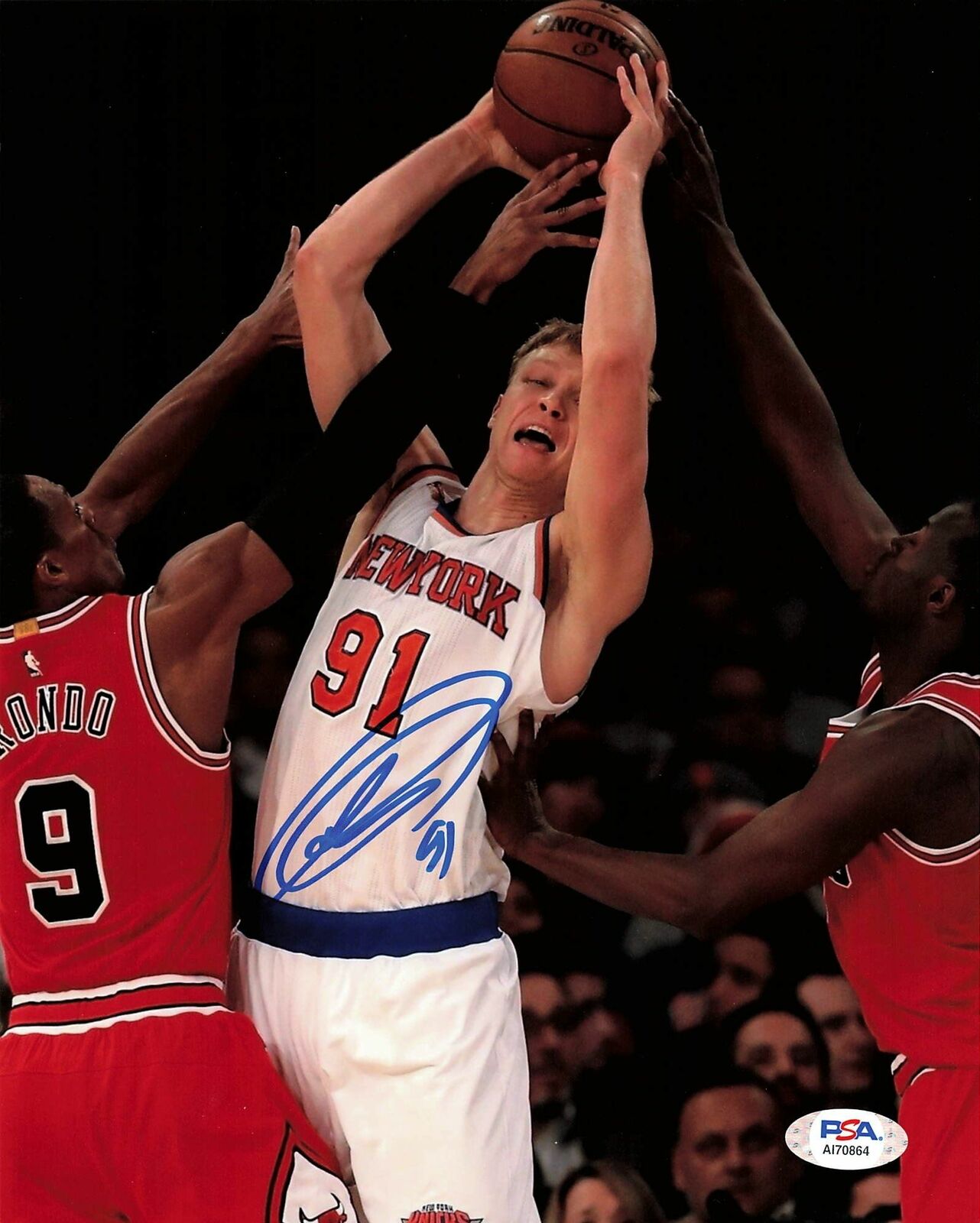 Mindaugas Kuzminskas signed 8x10 photo PSA/DNA New York Knicks Autographed
