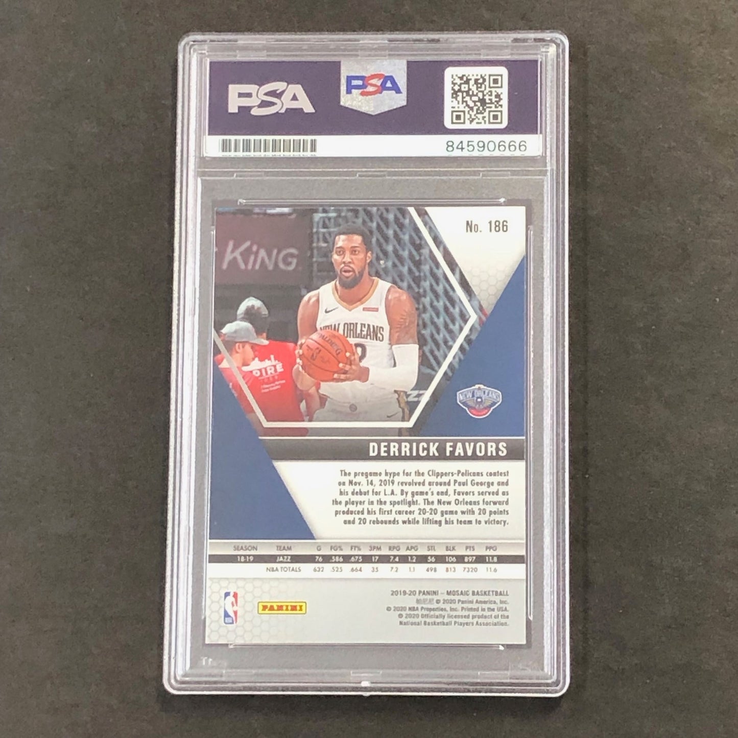 2019-20 Panini Mosaic #186 Derrick Favors Signed Card AUTO PSA Slabbed Pelicans