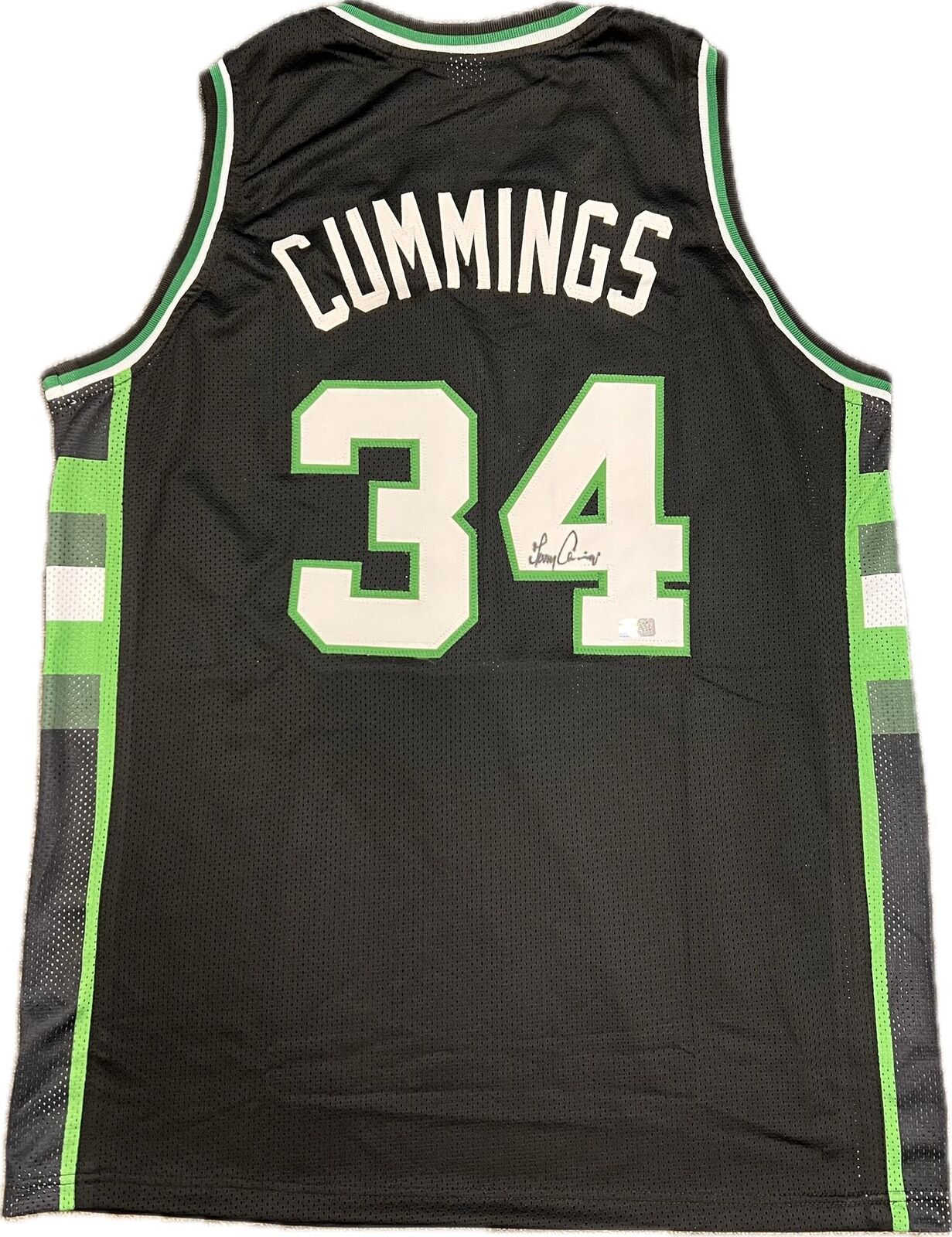 Terry Cummings Signed Jersey Tristar Authenticated Milwaukee Bucks Autographed