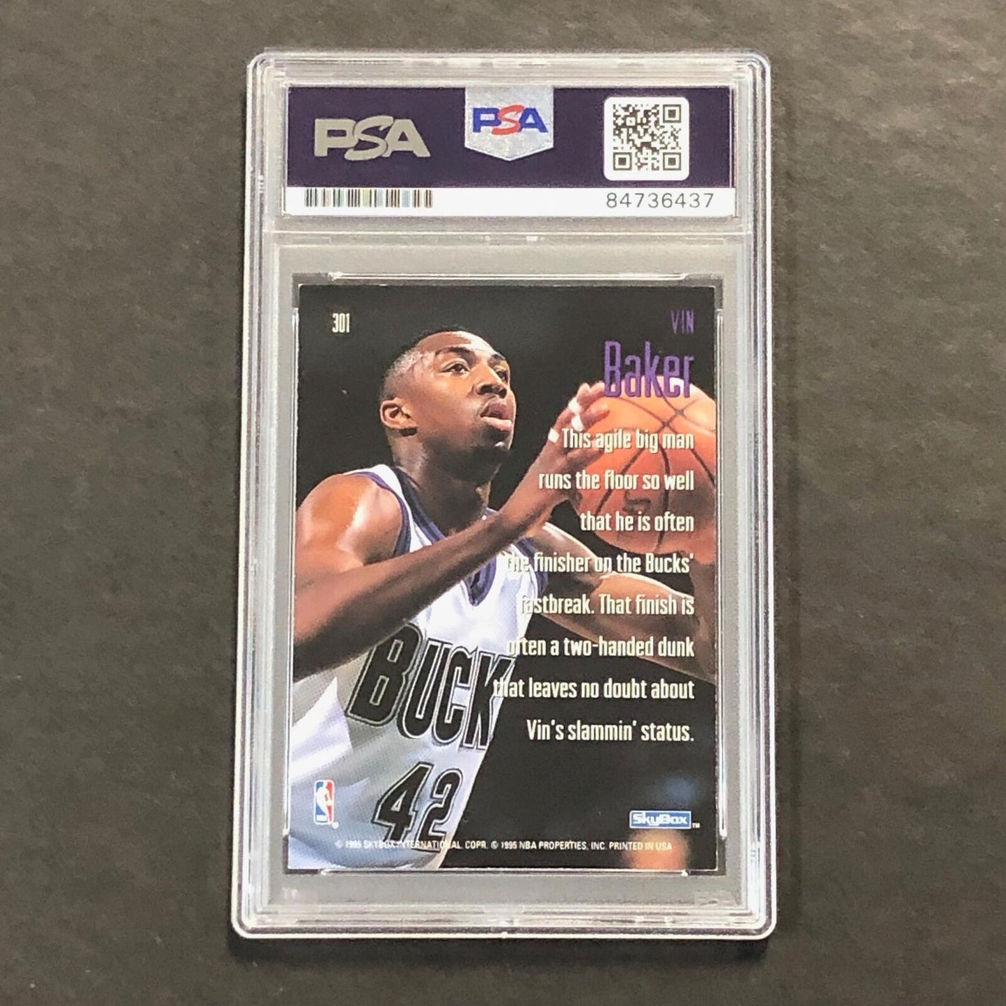 1995-96 Skybox Basketball #301 Vin Baker Signed Card PSA/DNA Slabbed Bucks