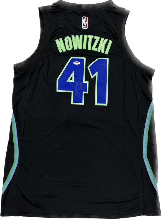 Dirk Nowitzki signed jersey PSA/DNA Dallas Mavericks Autographed