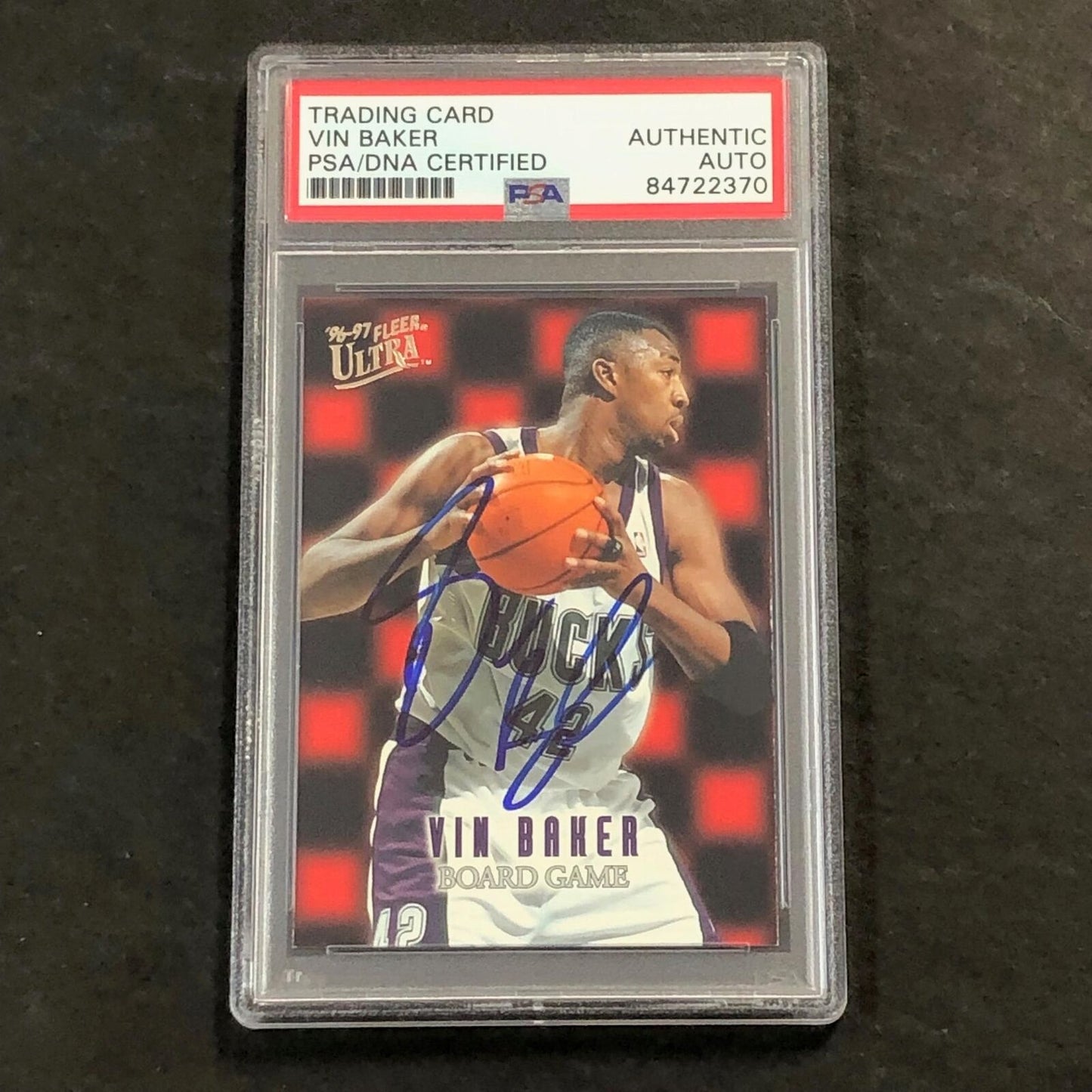 1996-97 Fleer Ultra #1 Vin Baker Signed Card PSA/DNA Slabbed Bucks