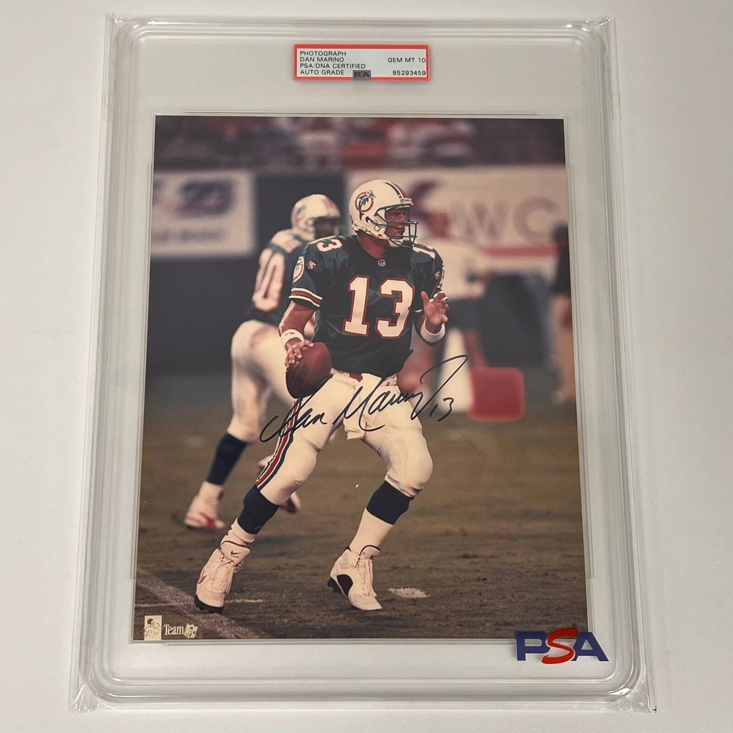 Dan Marino Signed 8x10 PSA/DNA Encapsulated Gem MT 10 Autographed Dolphins