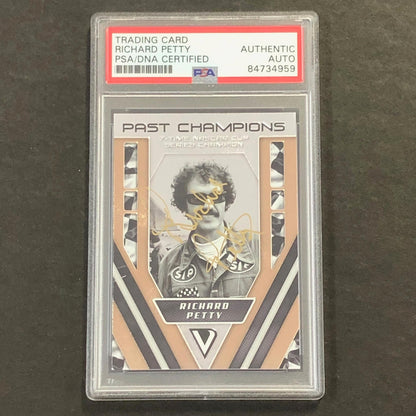 2019 Panini Victory Lap #75 Richard Petty Signed Card AUTO PSA Slabbed Nascar