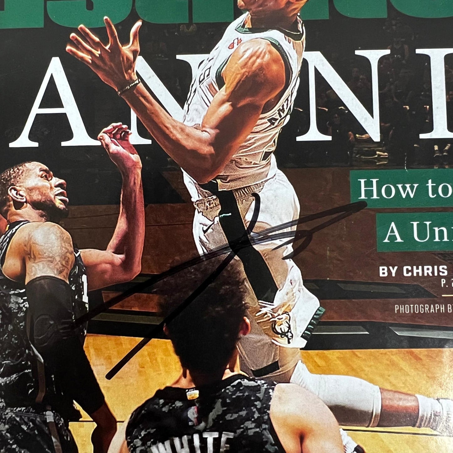 Giannis Antetokounmpo Signed Sports Illustrated Magazine PSA/DNA Milwaukee Bucks