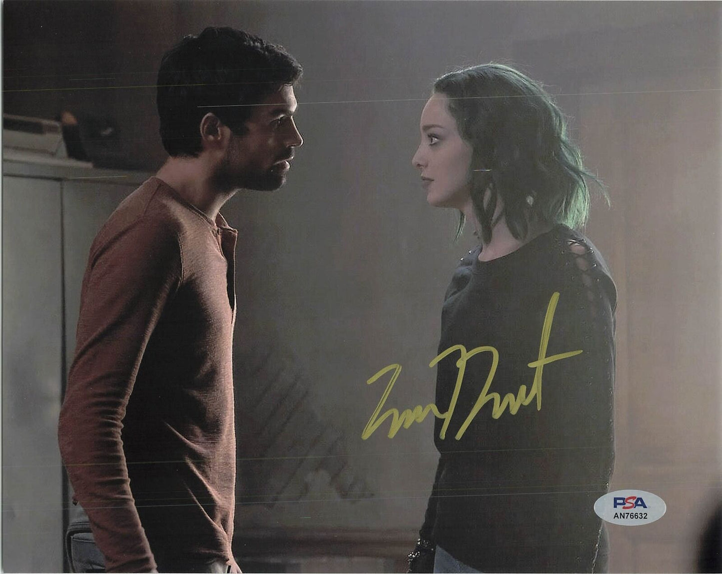 Emma Dumont signed 8x10 photo PSA/DNA Autographed Actress
