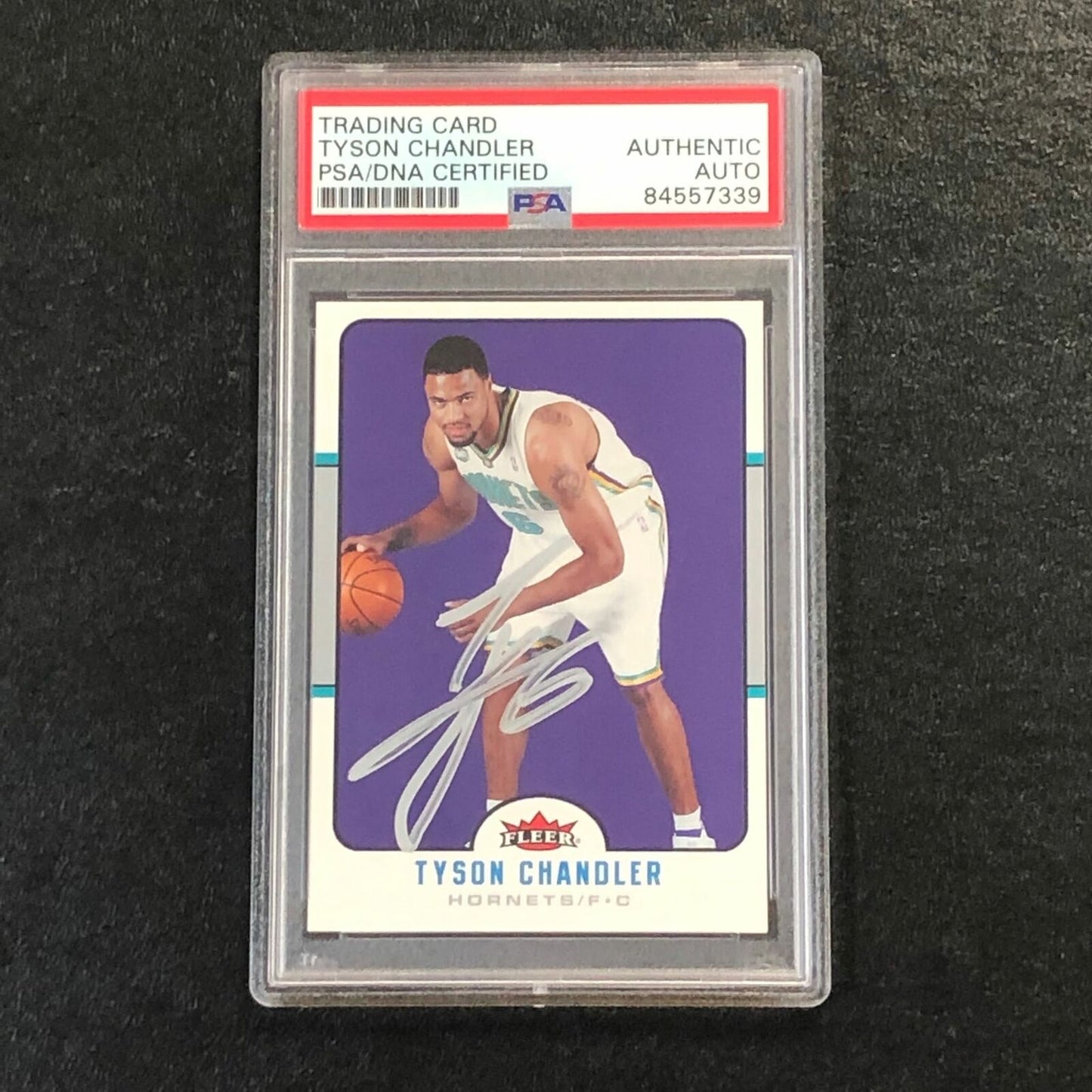 2006-07 FLEER #21 Tyson Chandler Signed Card AUTO PSA Slabbed Hornets