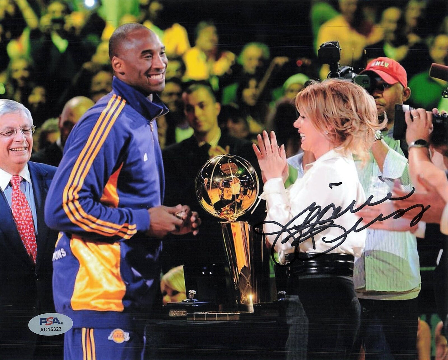 JEANIE BUSS signed 8x10 photo PSA/DNA Lakers Autographed Kobe Bryant