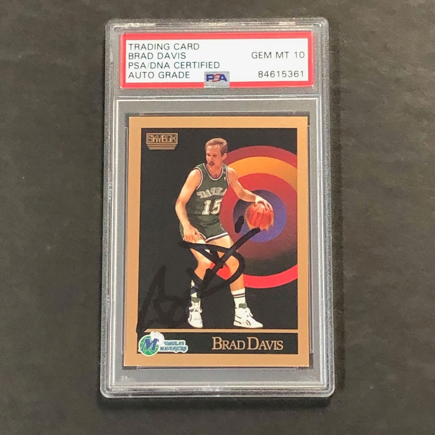 1990-91 Skybox Basketball #62 Brad Davis Signed Card AUTO 10 PSA Slabbed Maveric