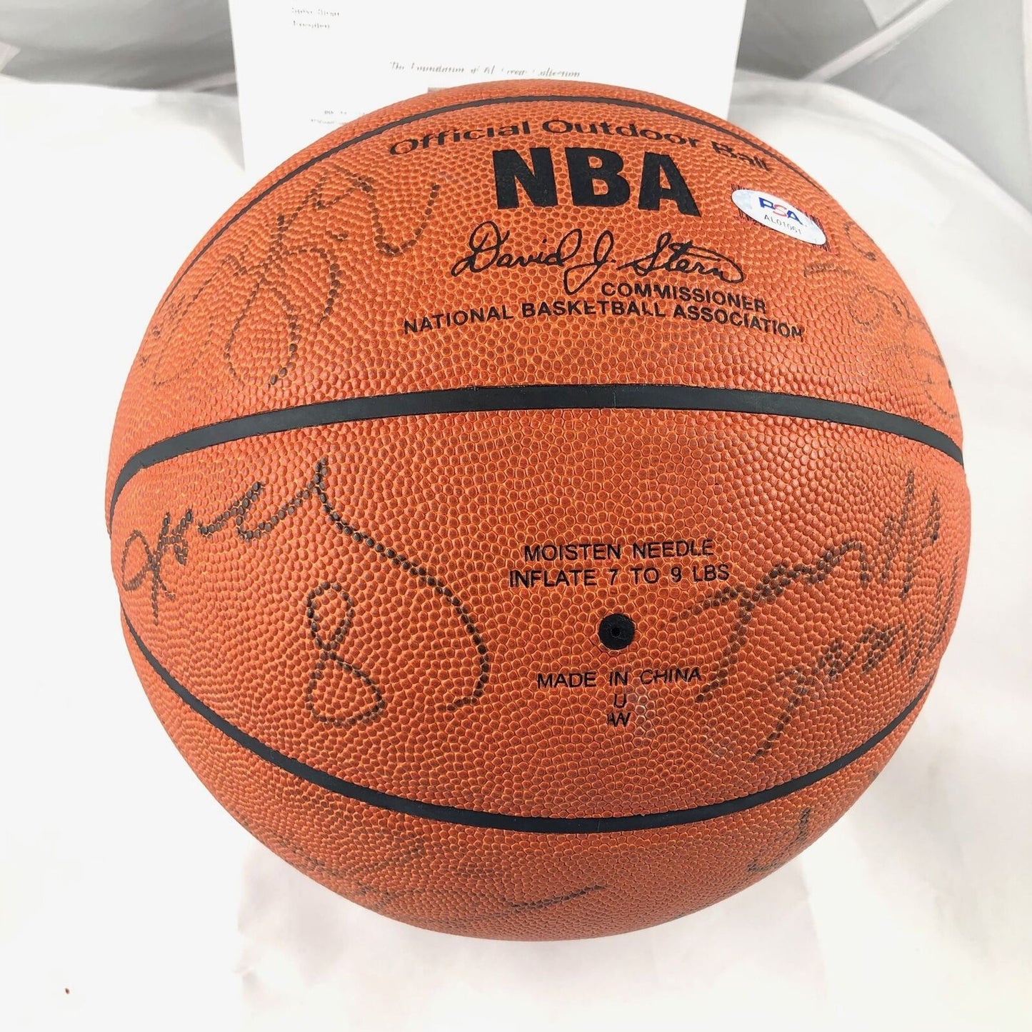 2000-2001 Los Angeles Lakers Team Signed Basketball PSA/DNA Kobe Bryant