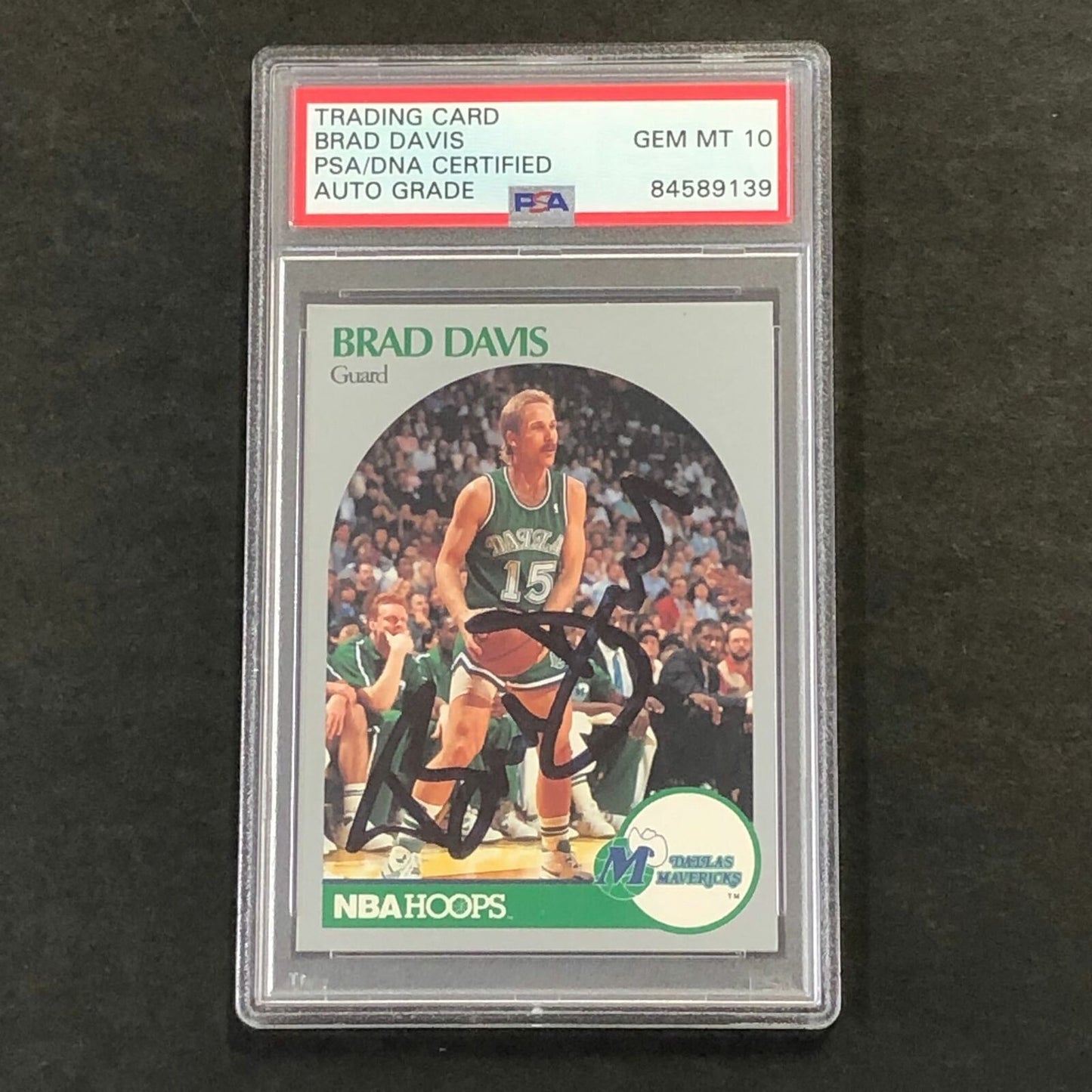 1990-91 NBA Hoops #84 Brad Davis Signed Card AUTO 10 PSA Slabbed Mavericks