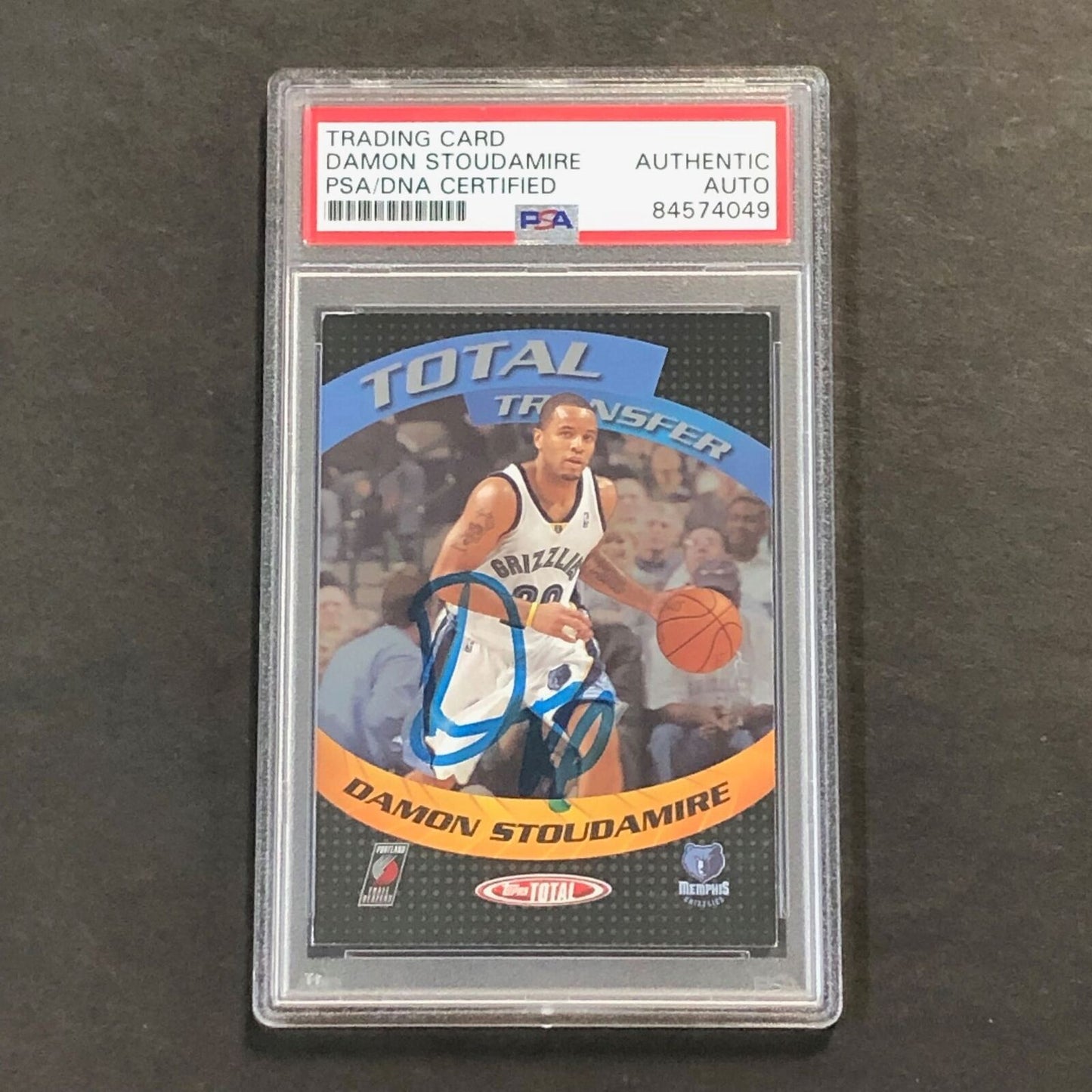 2005-06 Topps Total Transfer #TT8 Damon Stoudamire Signed Card AUTO PSA Slabbed