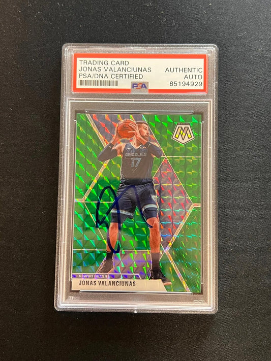 2019-20 Panini Mosaic #86 Jonas Valanciunas Signed Card AUTO PSA Slabbed Grizzli