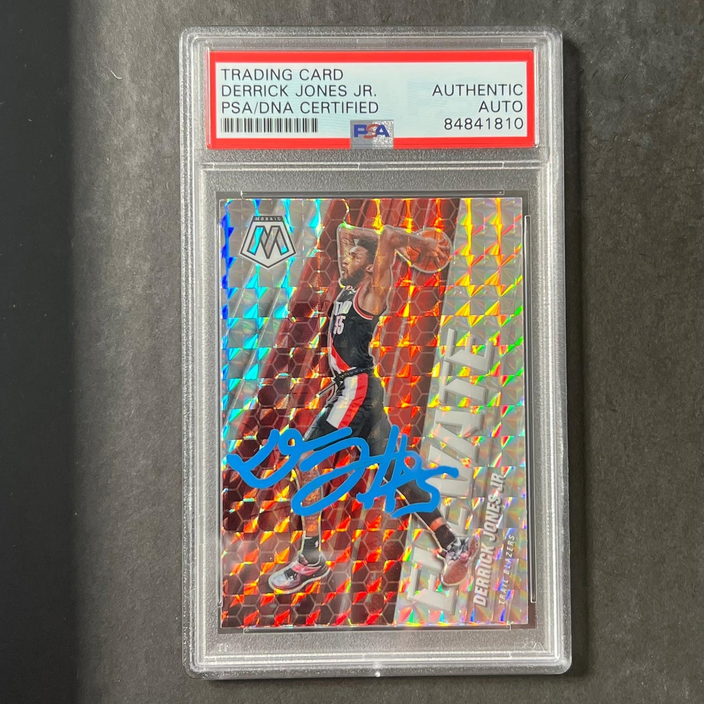 2020-21 Panini Prizm Elevate Mosaic #4 Derrick Jones Jr. Signed Card AUTO PSA/DN