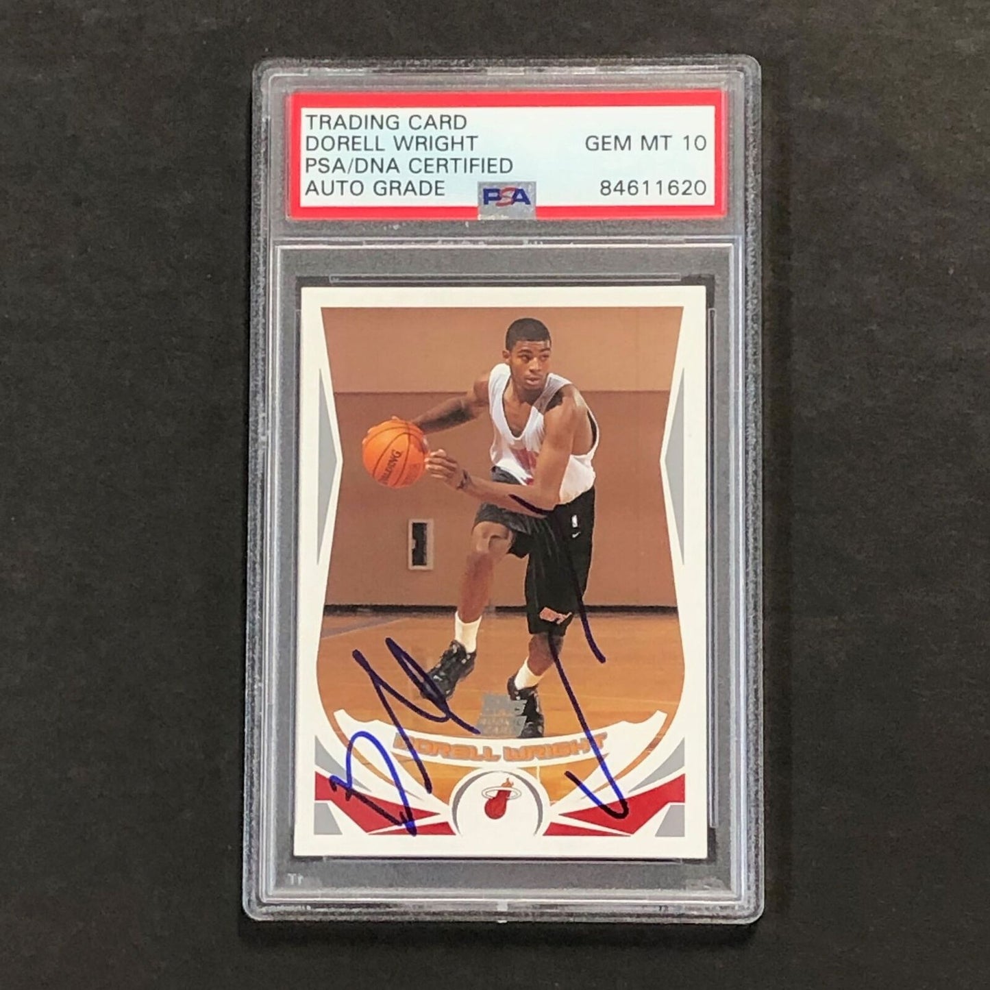 2004-05 Topps Basketball #239 Dorell Wright Signed Card AUTO 10 PSA RC Heat