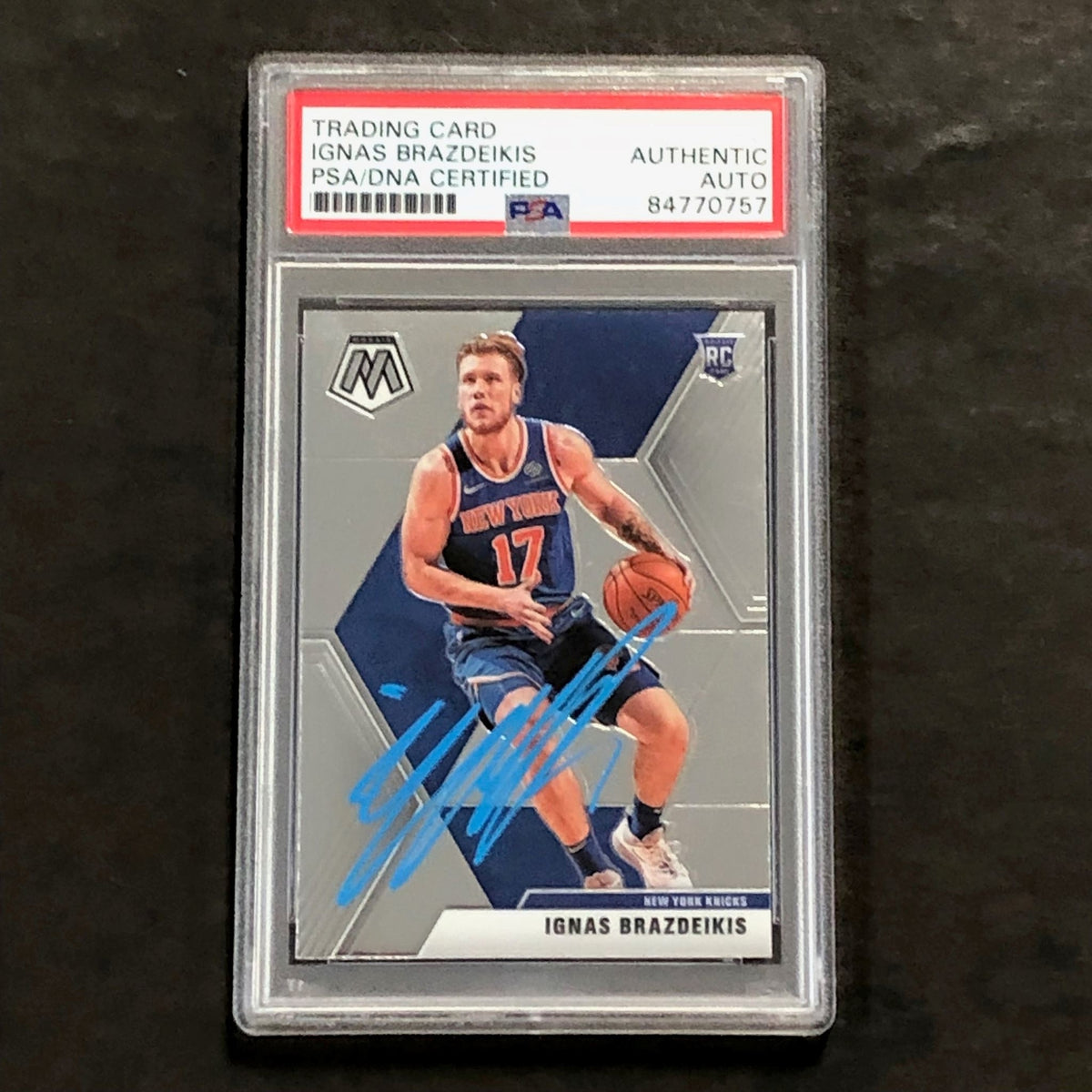 2019-20 Panini Mosaic #242 Ignas Brazdeikis Signed AUTO PSA Slabbed RC Knicks