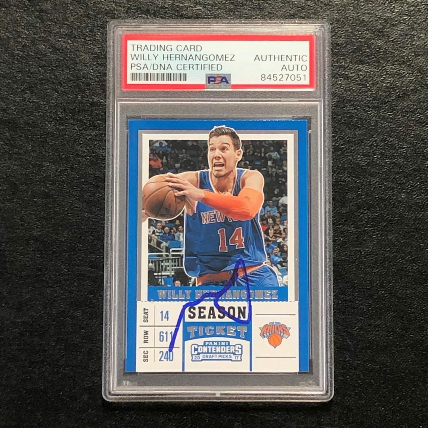 2017-18 Contenders Draft Picks #49 Willy Hernangomez Signed Card AUTO PSA Slabbe