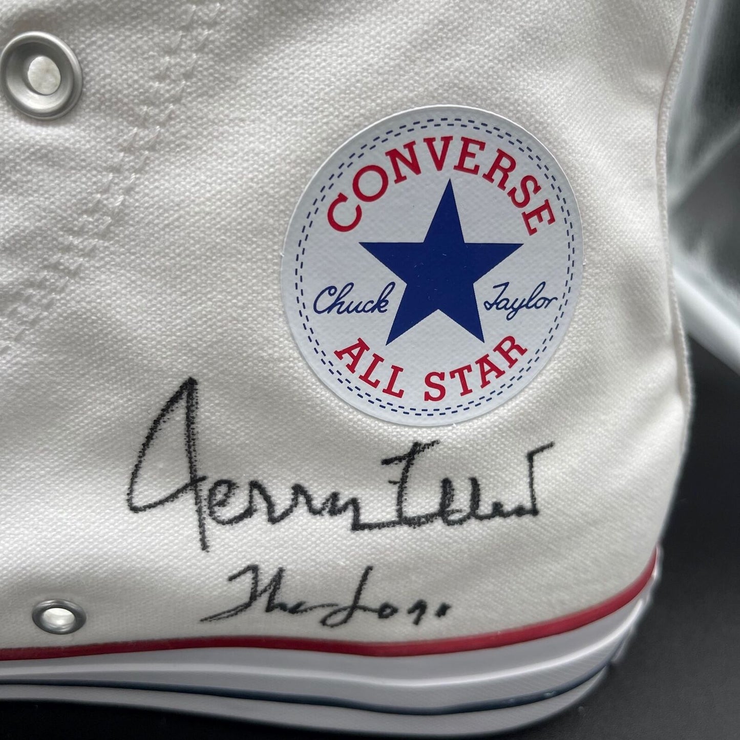 Jerry West signed Converse Chuck Taylor Right Shoe PSA/DNA Los Angeles Lakers