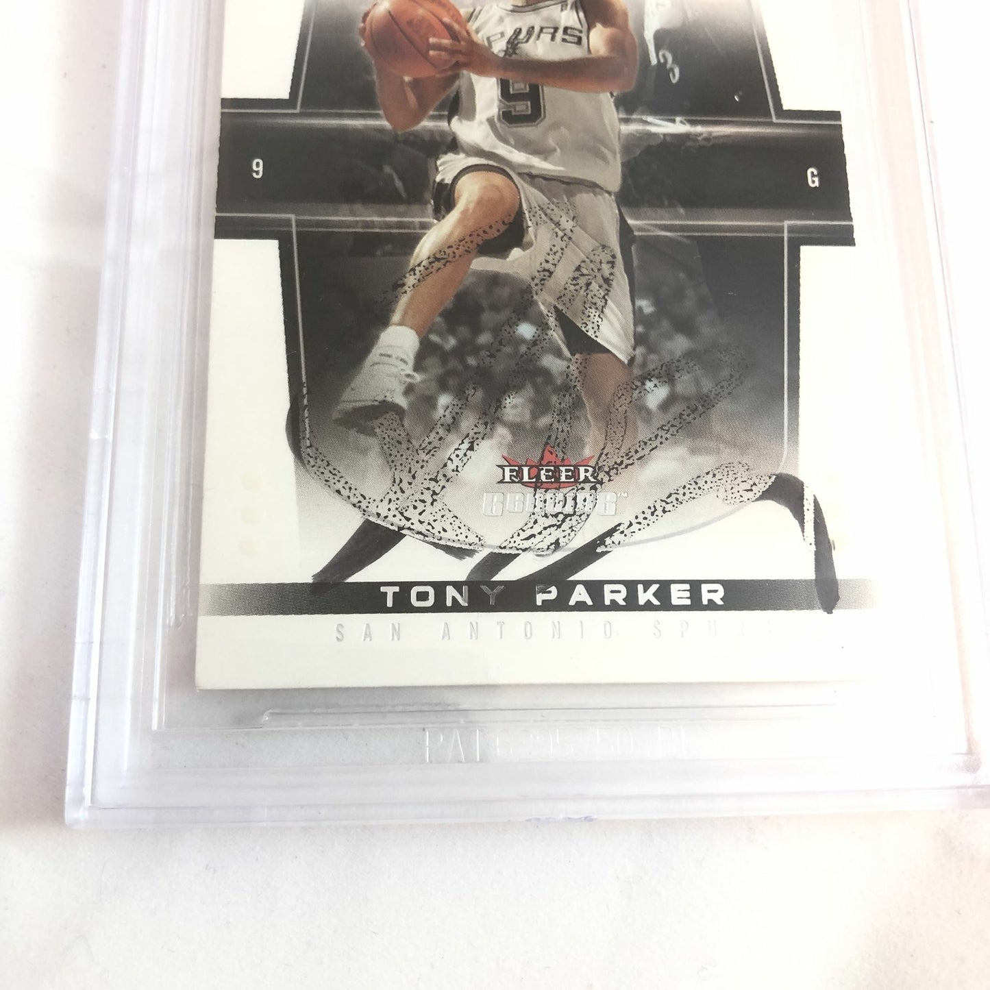 2004-05 Fleer Genuine Tony Parker Signed AUTO #83 BAS BGS Beckett Slabbed Autogr