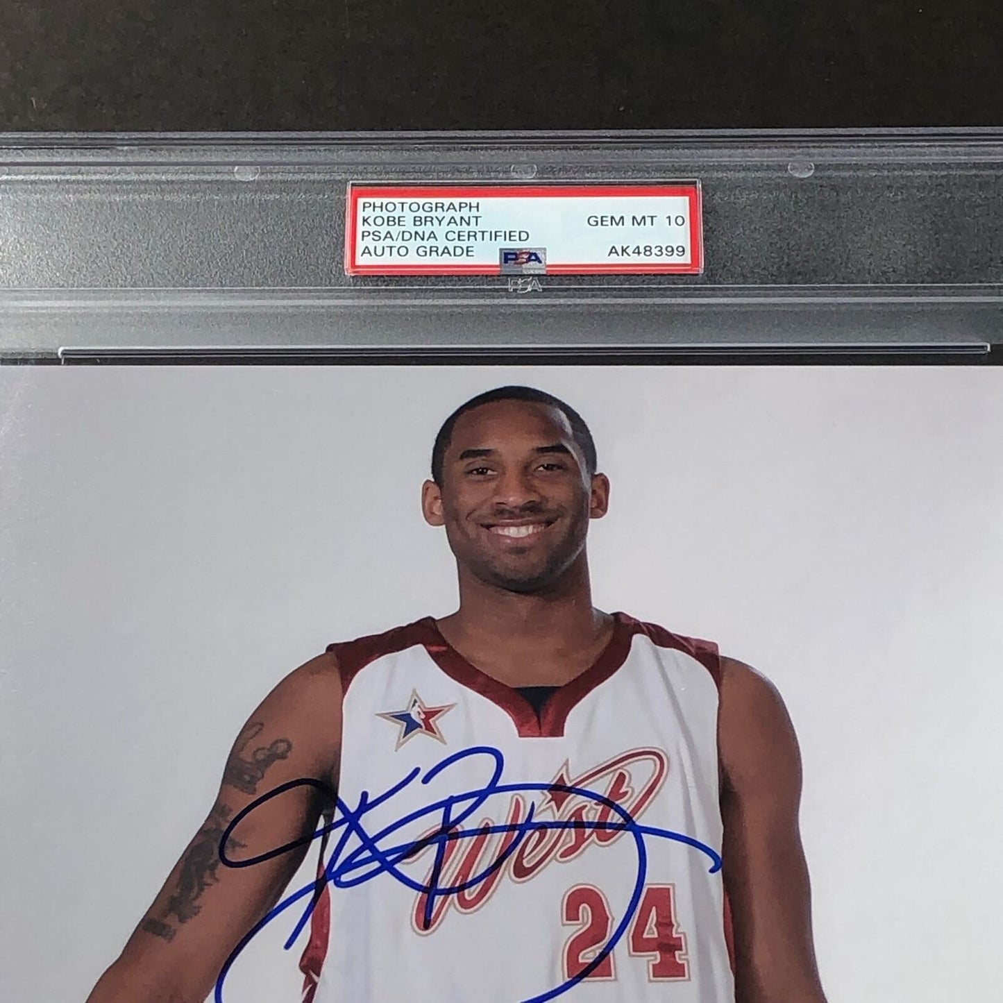 Kobe Bryant Signed 8x10 Photo PSA/DNA Encapsulated Auto 10 Gem Mint Lakers