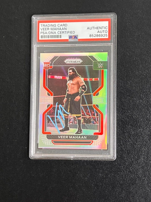 2022 Panini Select WWE RC #131 Veer Mahaan Signed Rookie Card AUTO PSA/DNA Slabb