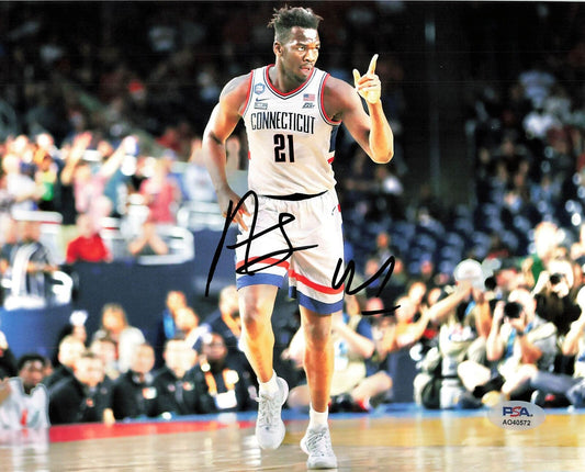 Adama Sanogo Signed 8x10 photo PSA/DNA UConn Autographed