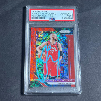 2018-19 Panini Prizm Cracked Red Ice #93 Jonas Valanciunas Signed Card AUTO PSA