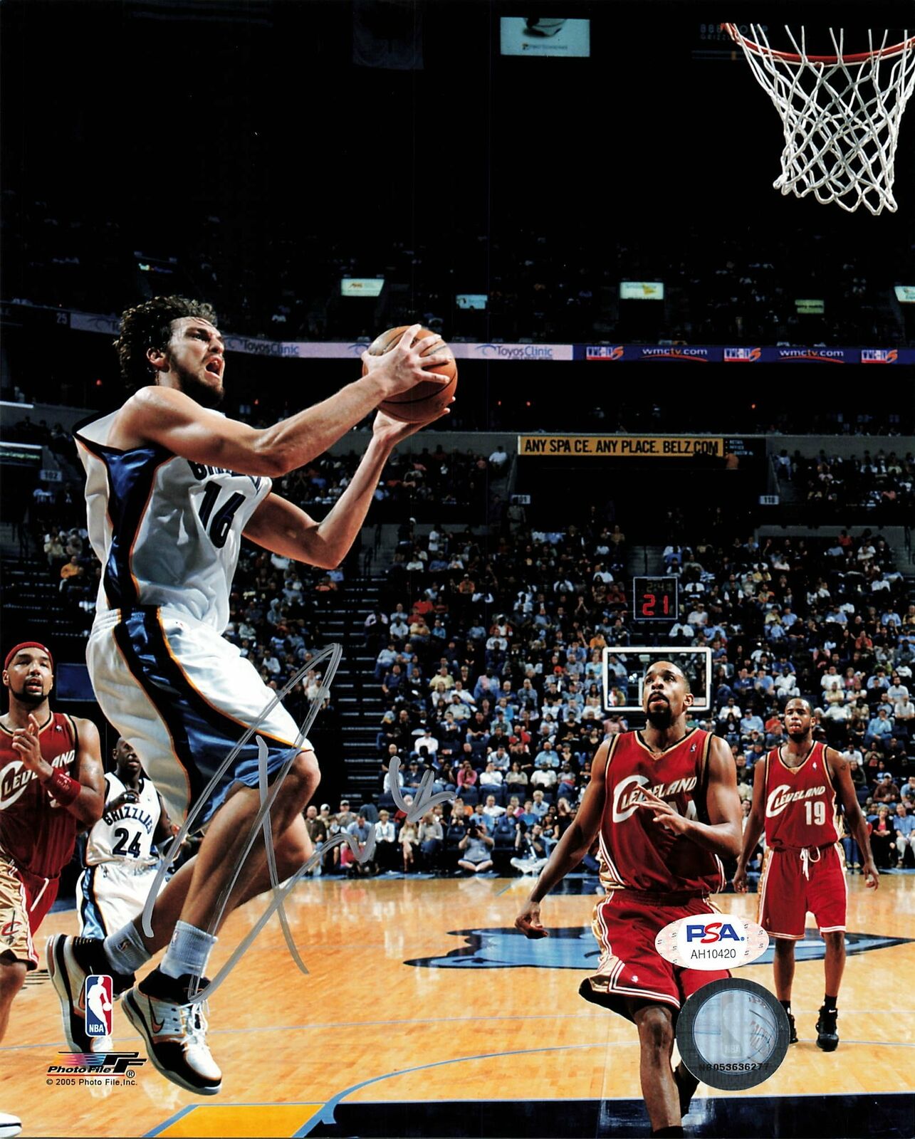Pau Gasol signed 8x10 photo PSA/DNA Memphis Grizzlies Autographed