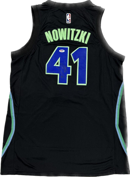 Dirk Nowitzki signed jersey PSA/DNA Dallas Mavericks Autographed