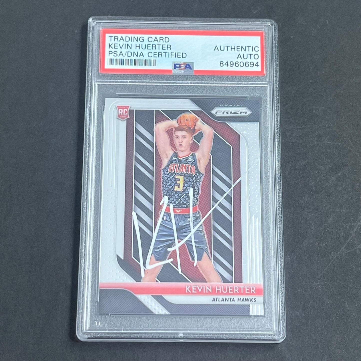 2018-19 Panini Prizm #68 Kevin Huerter Signed Card AUTO PSA/DNA Slabbed Hawks RC