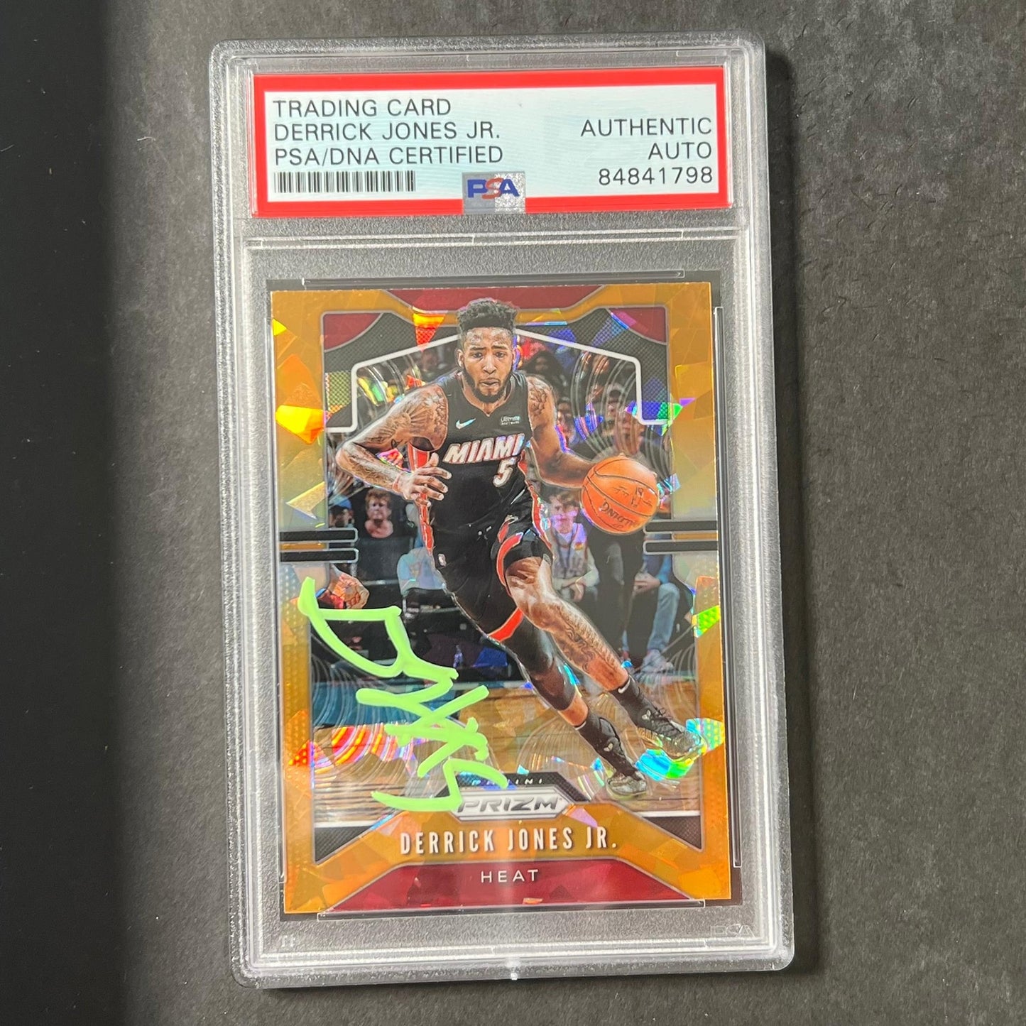 2019-20 Panini Prizm #150 Derrick Jones Jr. Signed Card AUTO PSA/DNA Heat