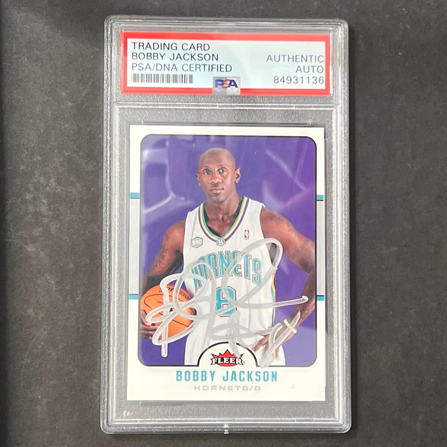 20016-2007 NBA Fleer #83 Bobby Jackson Signed Card AUTO PSA Slabbed Hornets