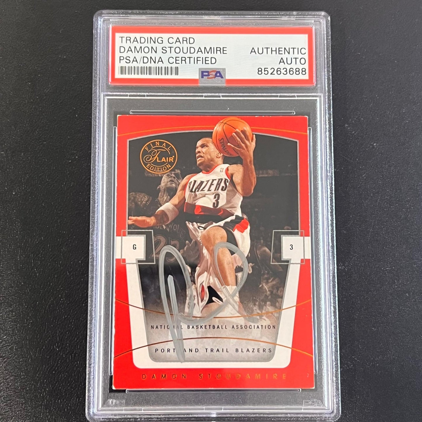 2003-04 Fleer Final Flair Edition #53 DAMON STOUDAMIRE Signed Card AUTO PSA Slab